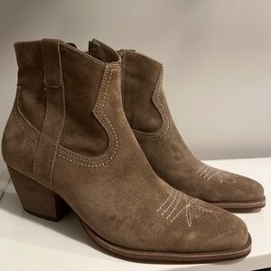 Ankle boots / Dolce Vita size 8